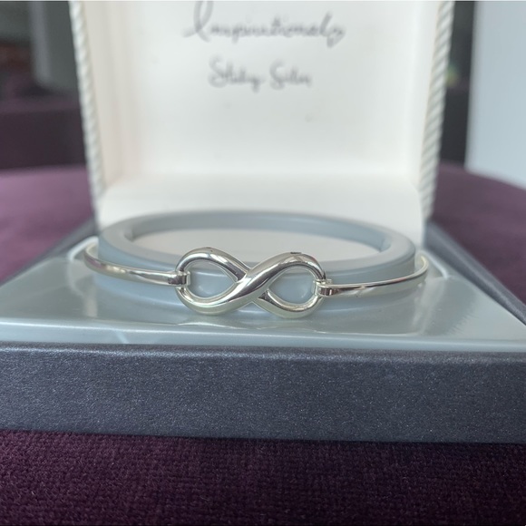 🎉HP🎉NWT silver infinity bangle - Picture 2 of 5